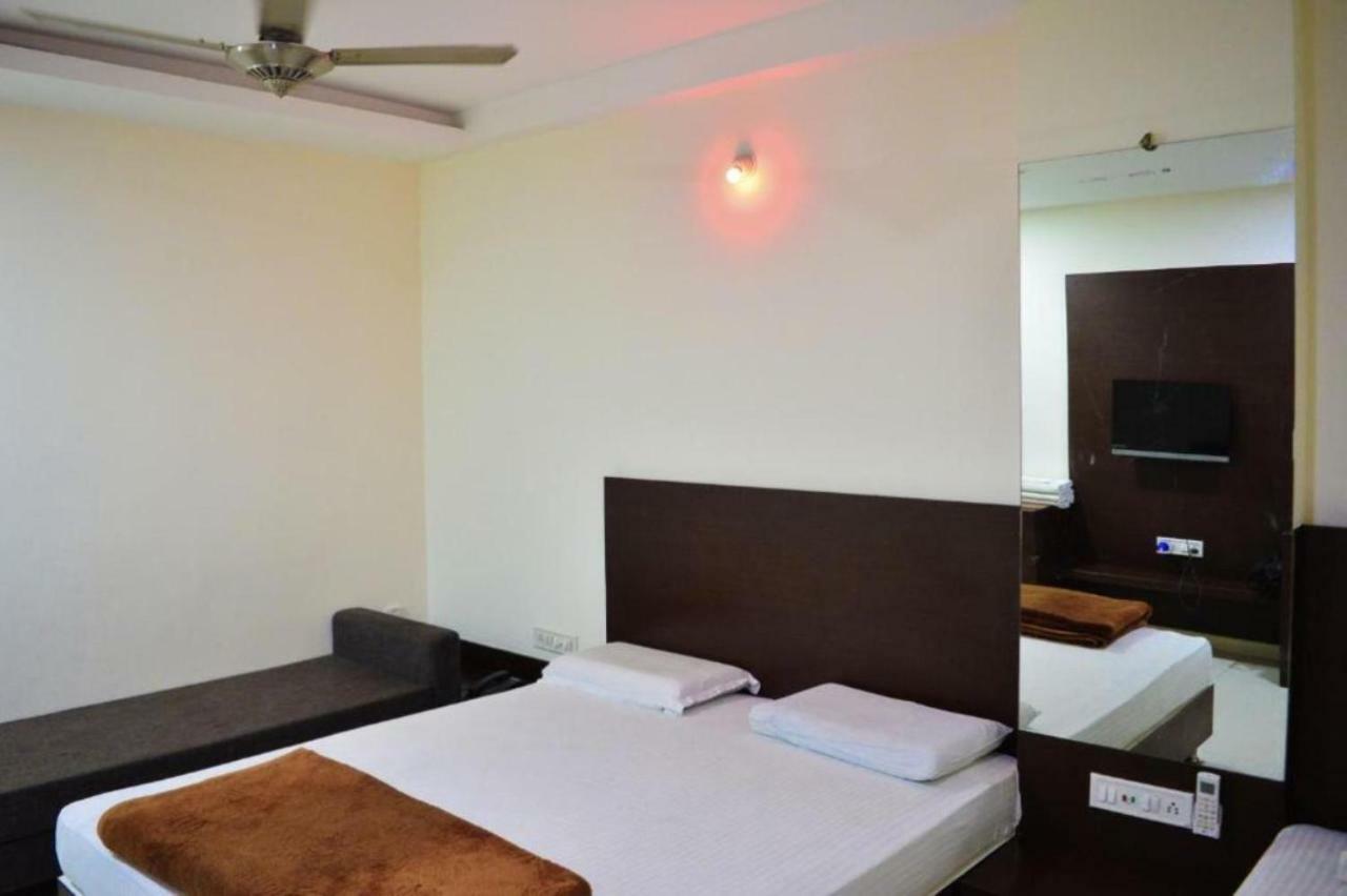 Hotel Maheshwari Avenue อุจเจน ภายนอก รูปภาพ